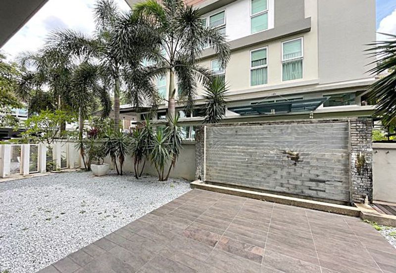 Rafflesia @ Damansara Perdana 