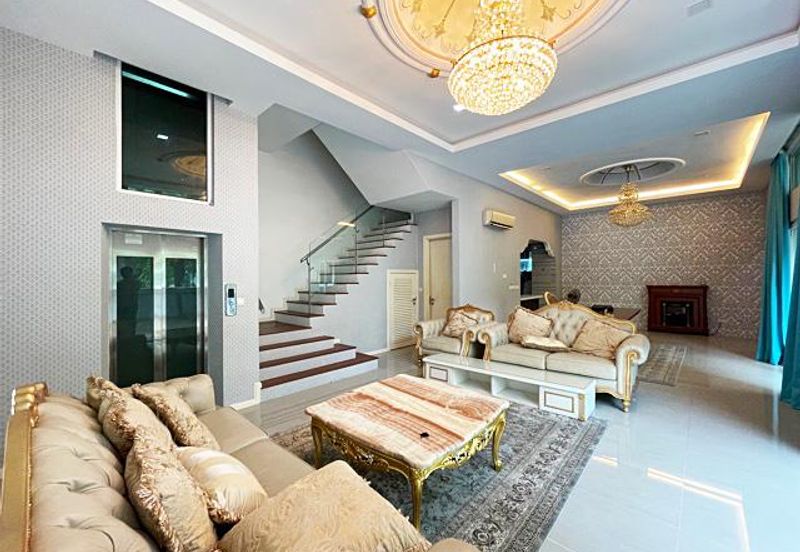 Rafflesia @ The Hill