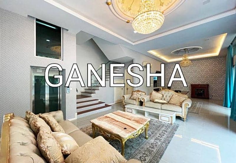 Rafflesia @ The Hill