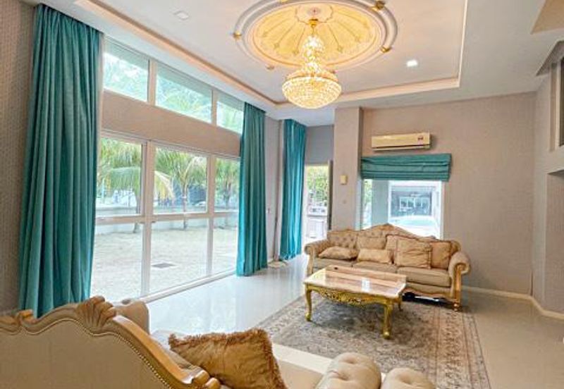 Rafflesia @ The Hill