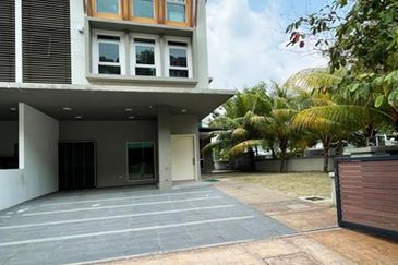 Rafflesia @ The Hill