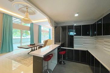 Rafflesia @ The Hill