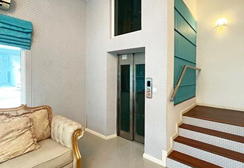 Rafflesia @ The Hill