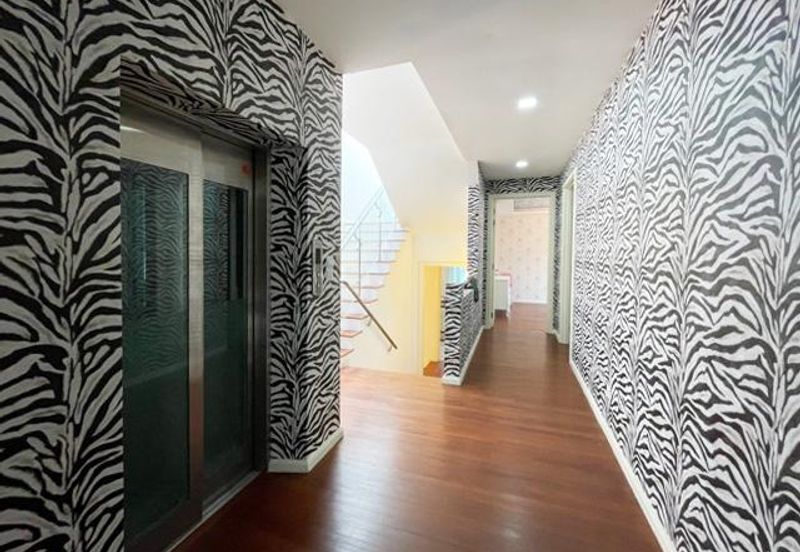 Rafflesia @ The Hill