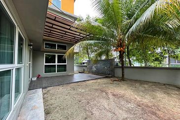 Rafflesia @ The Hill