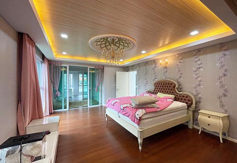 Rafflesia @ The Hill