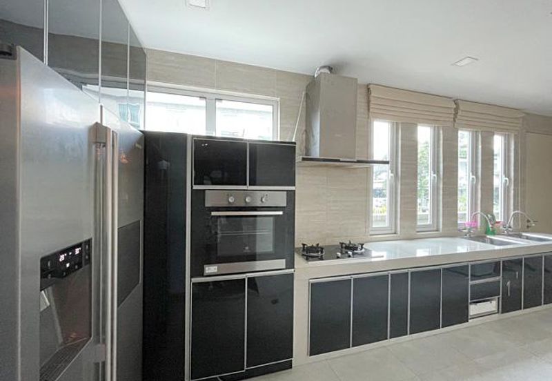 Rafflesia @ The Hill