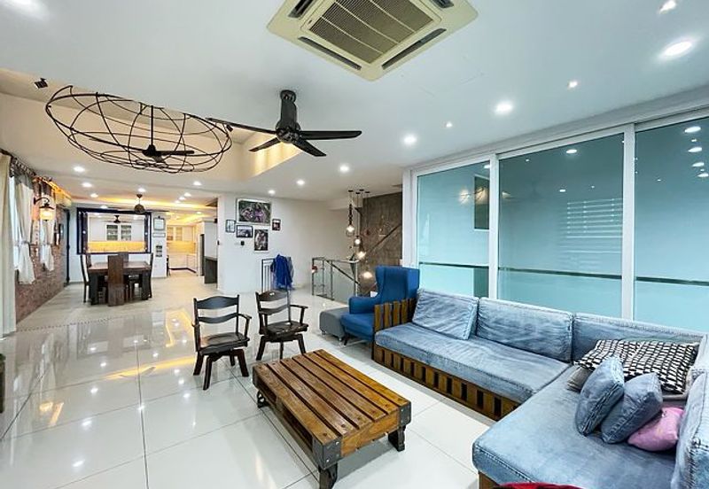 Rafflesia @ The Hill