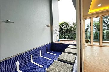 Rafflesia @ The Hill