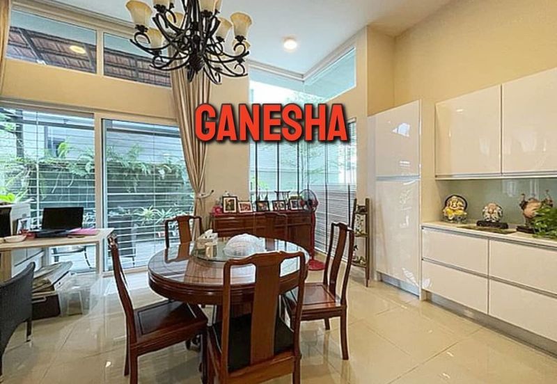 Rafflesia @ The Hill