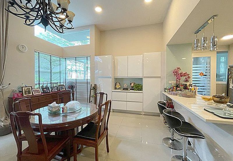 Rafflesia @ The Hill