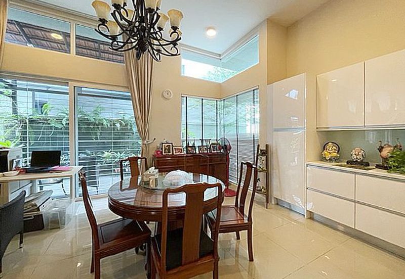 Rafflesia @ The Hill