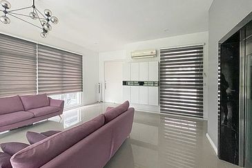 Rafflesia @ The Hill