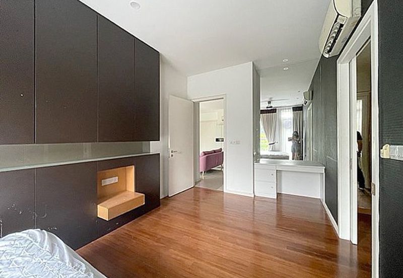 Rafflesia @ The Hill