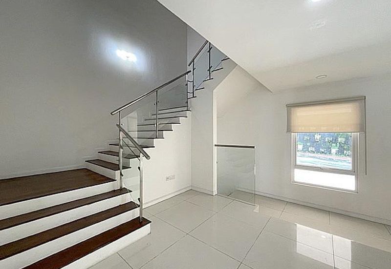 Rafflesia @ The Hill