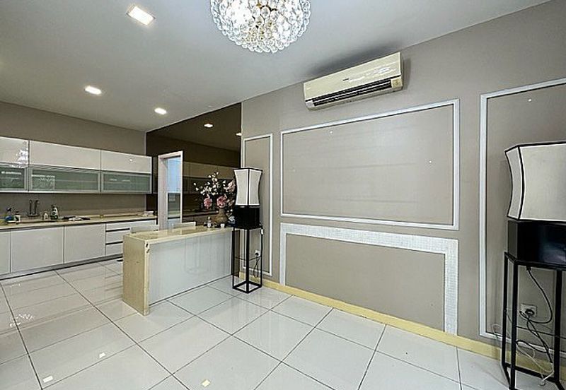 Rafflesia @ The Hill