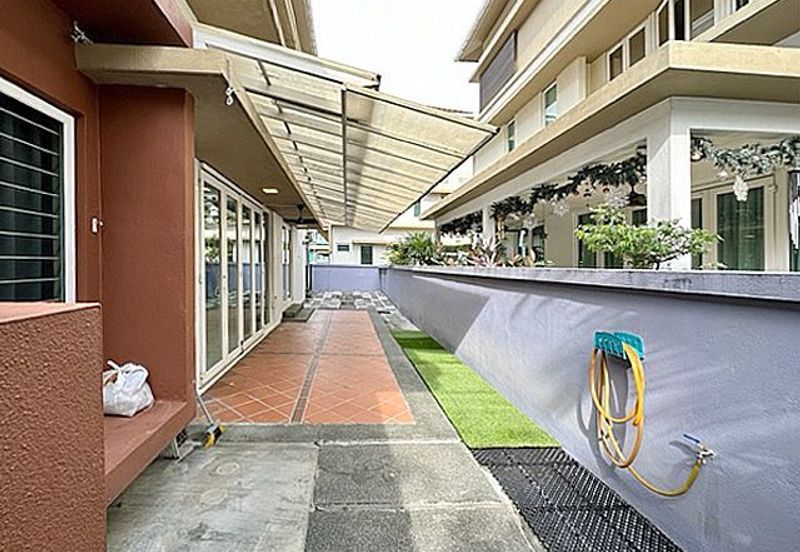 Rafflesia @ The Hill