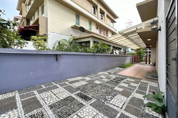 Rafflesia @ The Hill