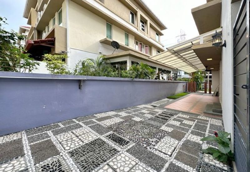 Rafflesia @ The Hill