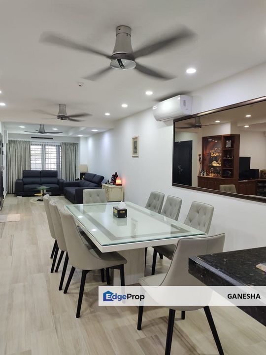 Renovated 3 Sty Terrace , Kuala Lumpur, Damansara