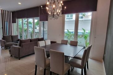 Rafflesia @ The Hill