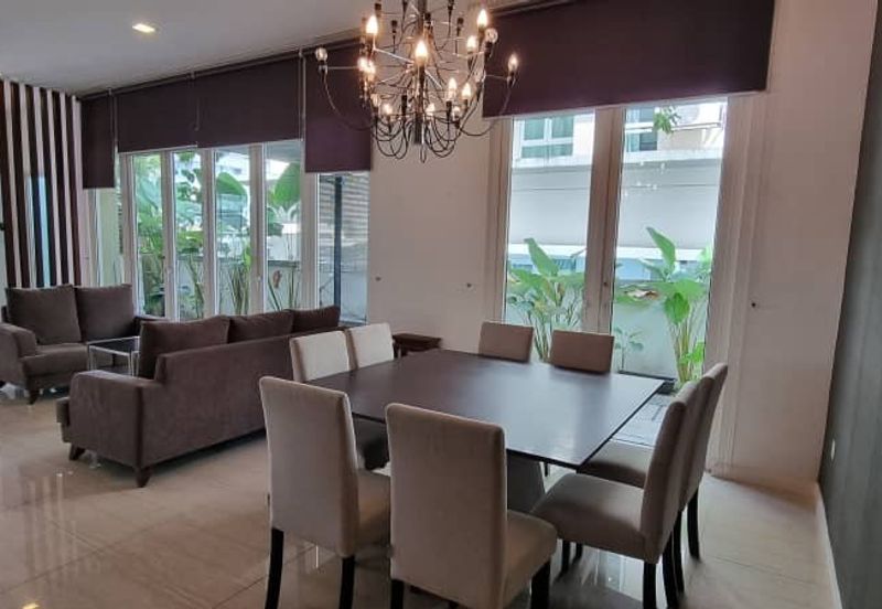 Rafflesia @ The Hill