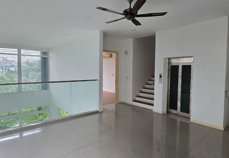 Rafflesia @ The Hill