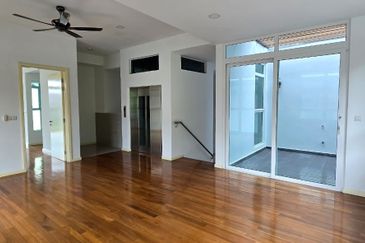 Rafflesia @ The Hill