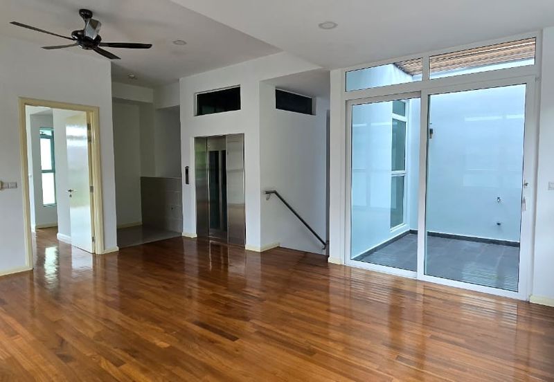 Rafflesia @ The Hill