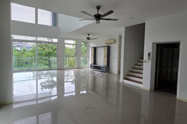 Rafflesia @ The Hill