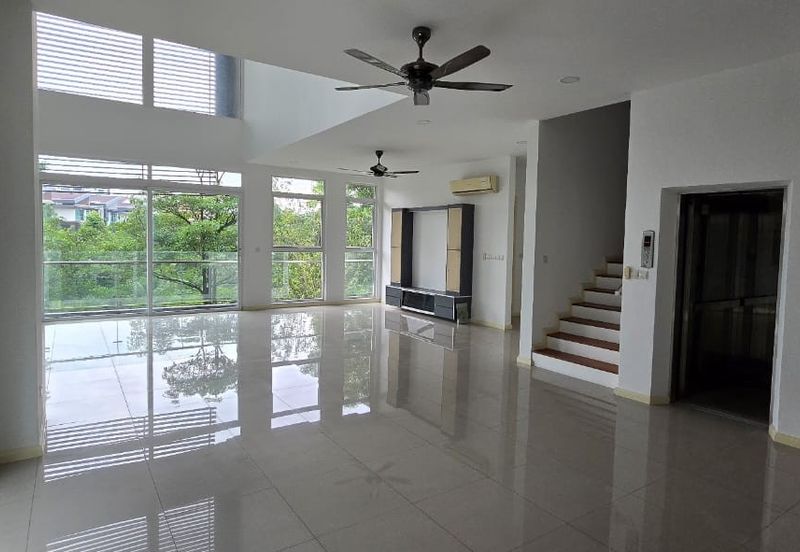 Rafflesia @ The Hill