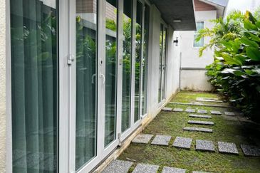 Rafflesia @ The Hill