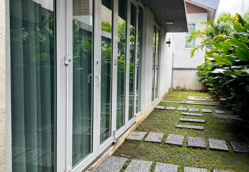 Rafflesia @ The Hill