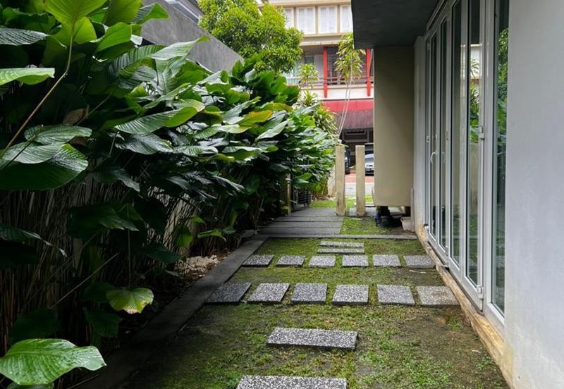 Rafflesia @ The Hill