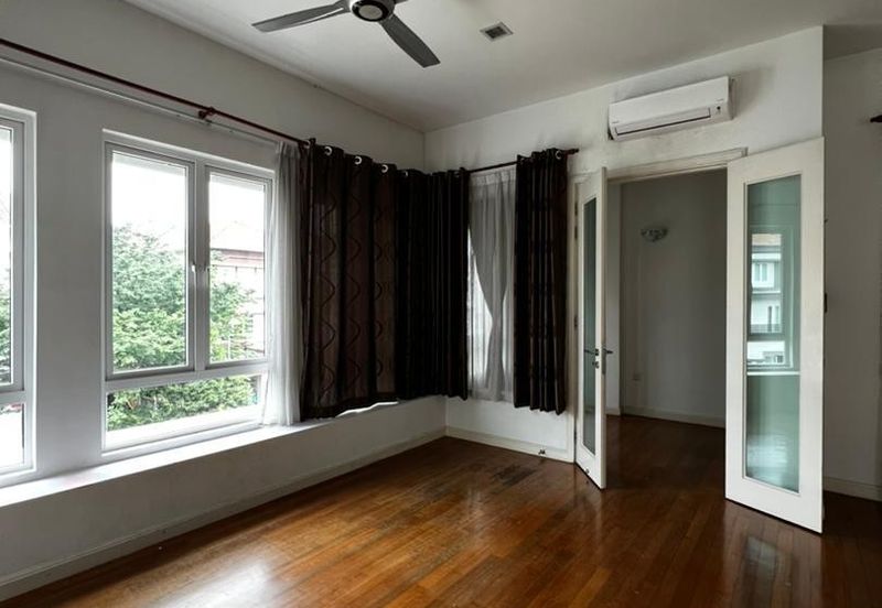 Rafflesia @ The Hill