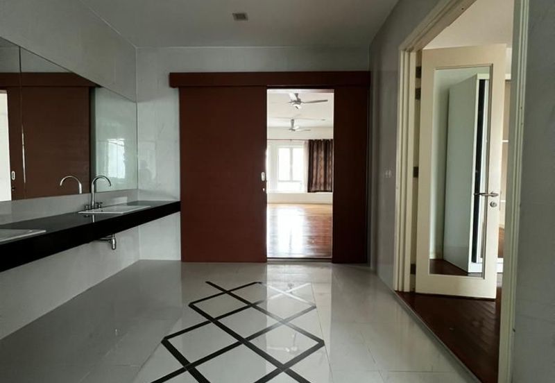 Rafflesia @ The Hill