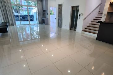 The Rafflesia @ Hill 1