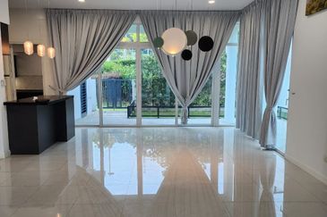 The Rafflesia @ Hill 1