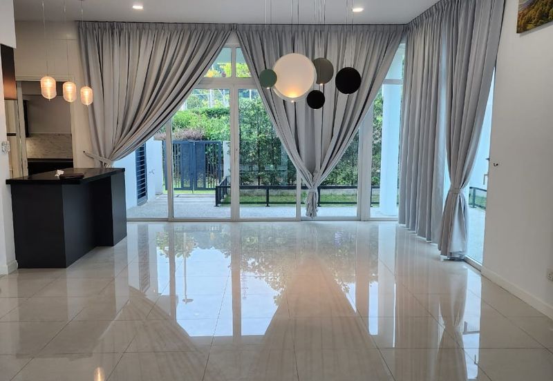 The Rafflesia @ Hill 1