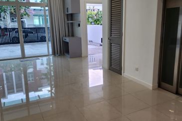 The Rafflesia @ Hill 1