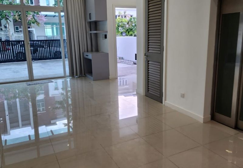 The Rafflesia @ Hill 1