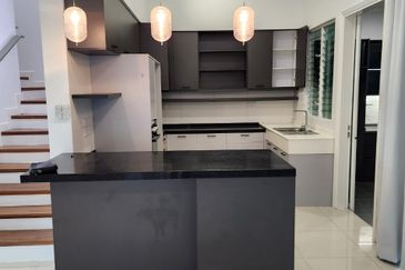 The Rafflesia @ Hill 1