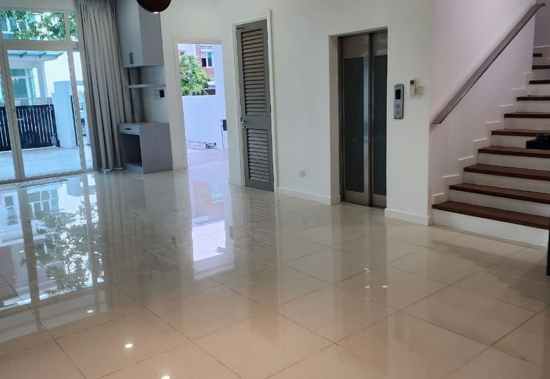 The Rafflesia @ Hill 1