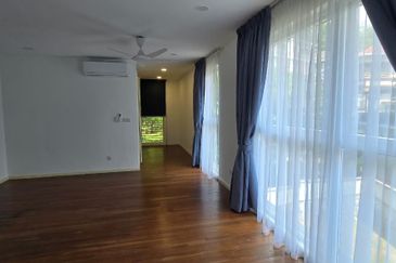 Rafflesia @ The Hill