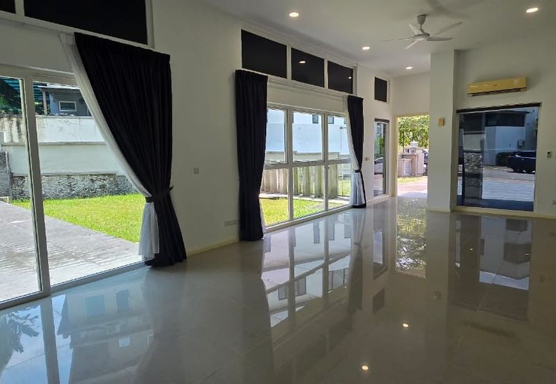 Rafflesia @ The Hill