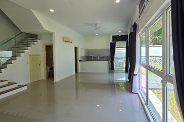 Rafflesia @ The Hill