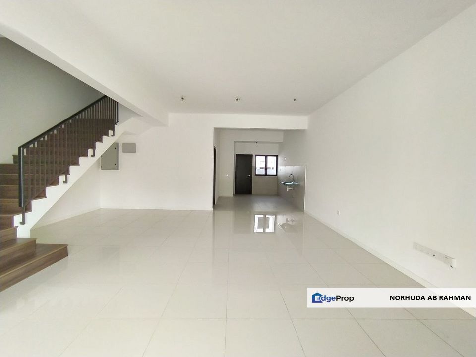 Facing Open Double Storey Terrace Serenia Anisa Bandar Serenia Sepang Selangor, Selangor, Dengkil