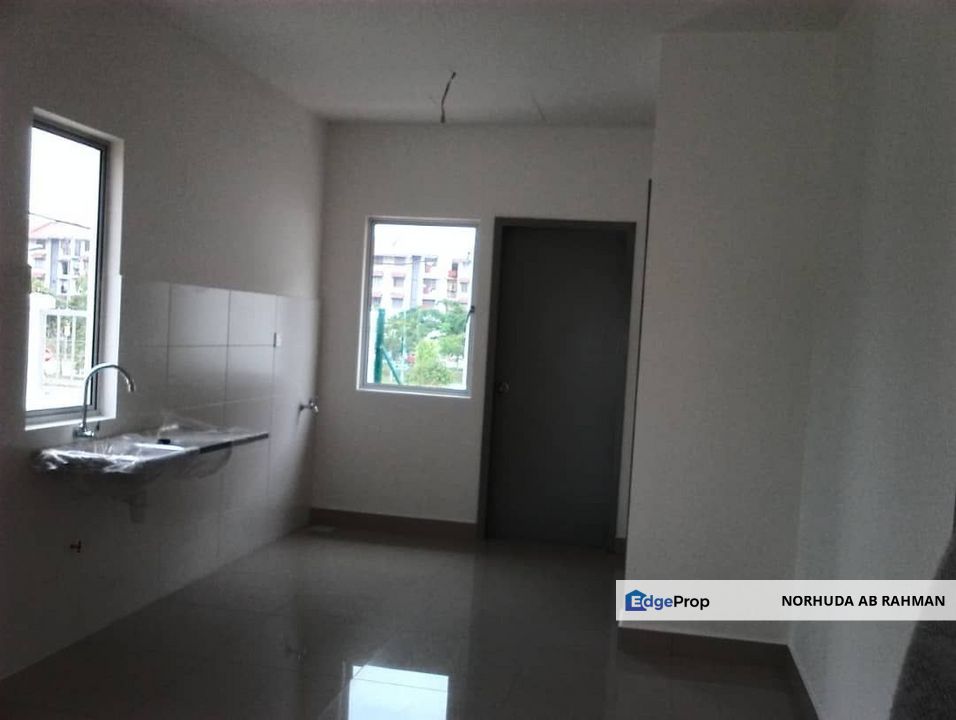 Double Storey Terrace End Lot 96 Residences, Salak Perdana Salak Tinggi Sepang Selangor, Selangor, Sepang
