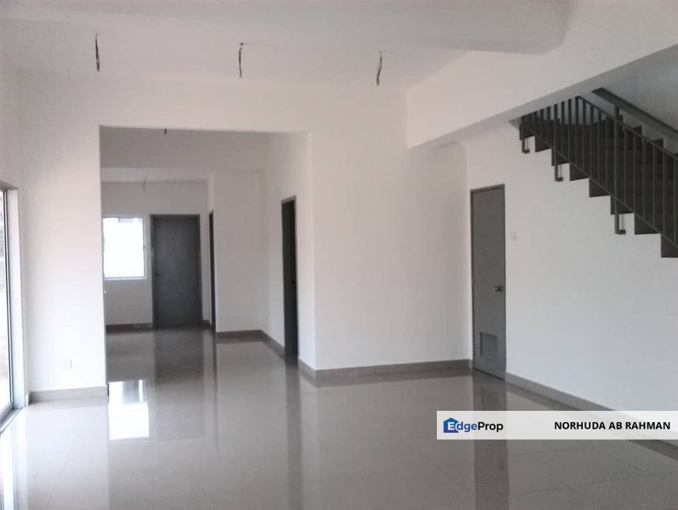Double Storey Terrace End Lot 96 Residences, Salak Perdana Salak Tinggi Sepang Selangor, Selangor, Sepang