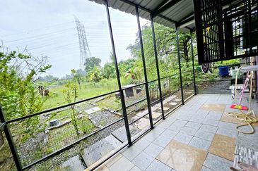 Taman Laman Desa, Desa Latania